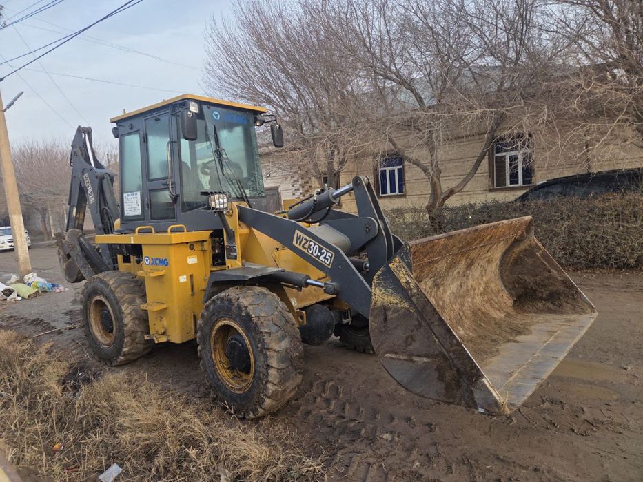 Погрузчик сотилади xcmg wz 30-25