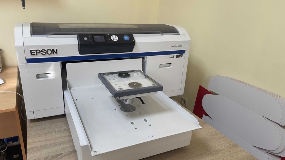 EPSON F2000 - легендата в DTG печата за светъл текстил