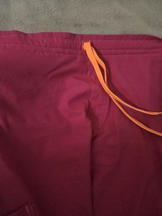 Розова медицинска униформа