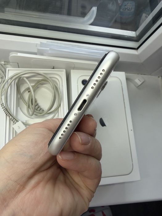 Продам Айфон 11 64 гб