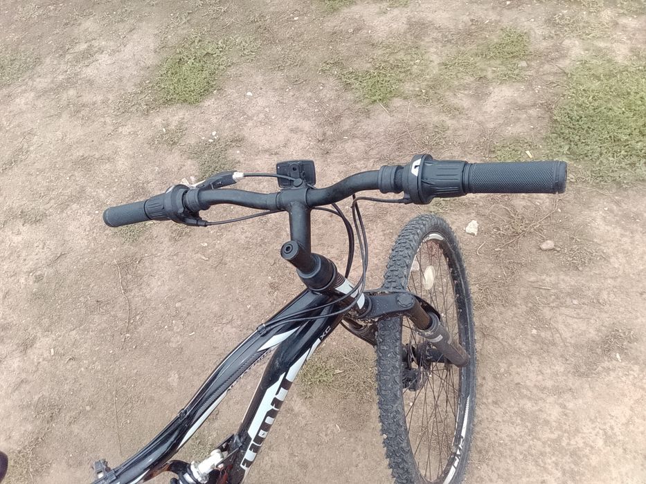 Vînd Bicicletă bună suspensii față spate negociere la 3,70 de milioane