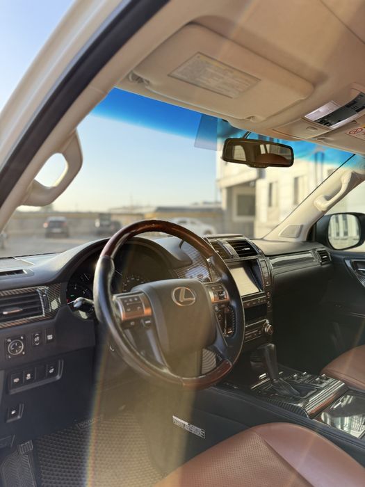 Idealniy holatdagi Lexus sotiladi