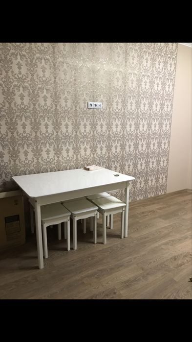 Стол с табуретками