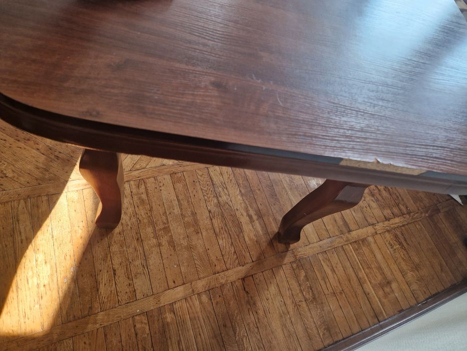 Большой стол в гостиную