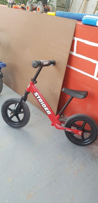 Беговел красного цвета