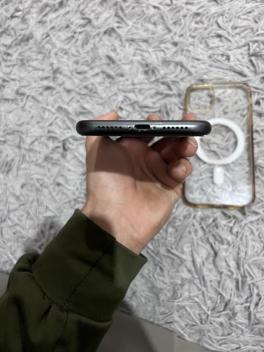 iPhone  11