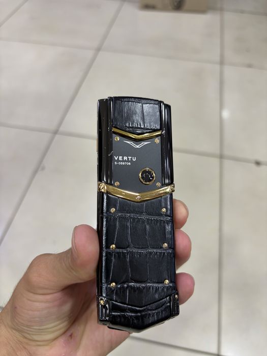 Vertu Signature V