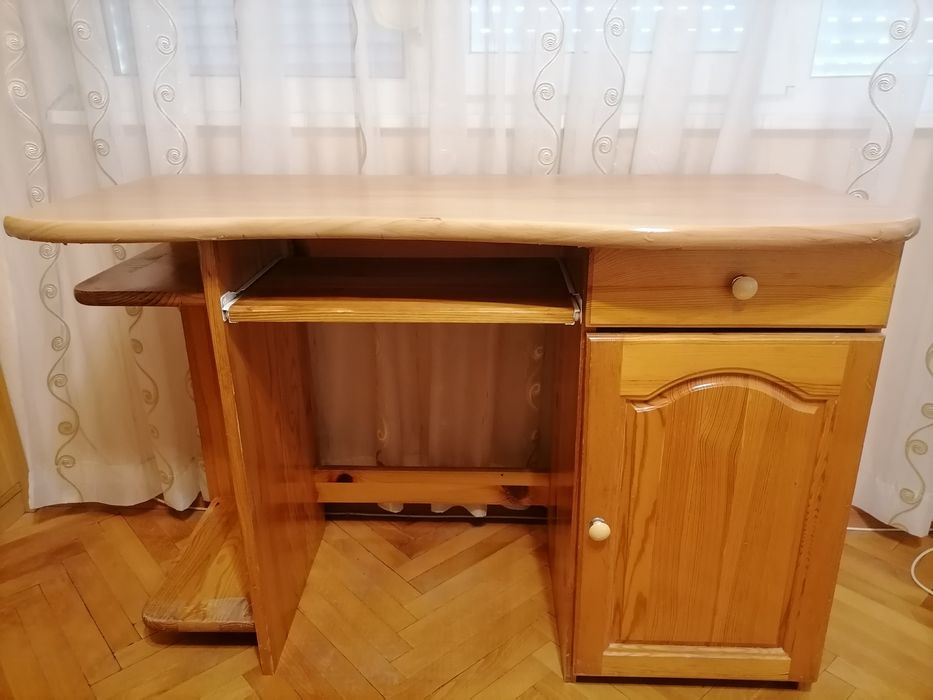 Бюро от масивно дърво