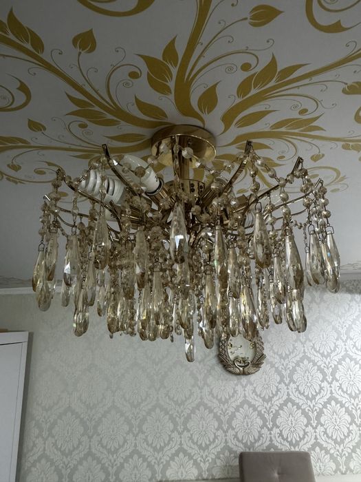 Продам красивую люстру