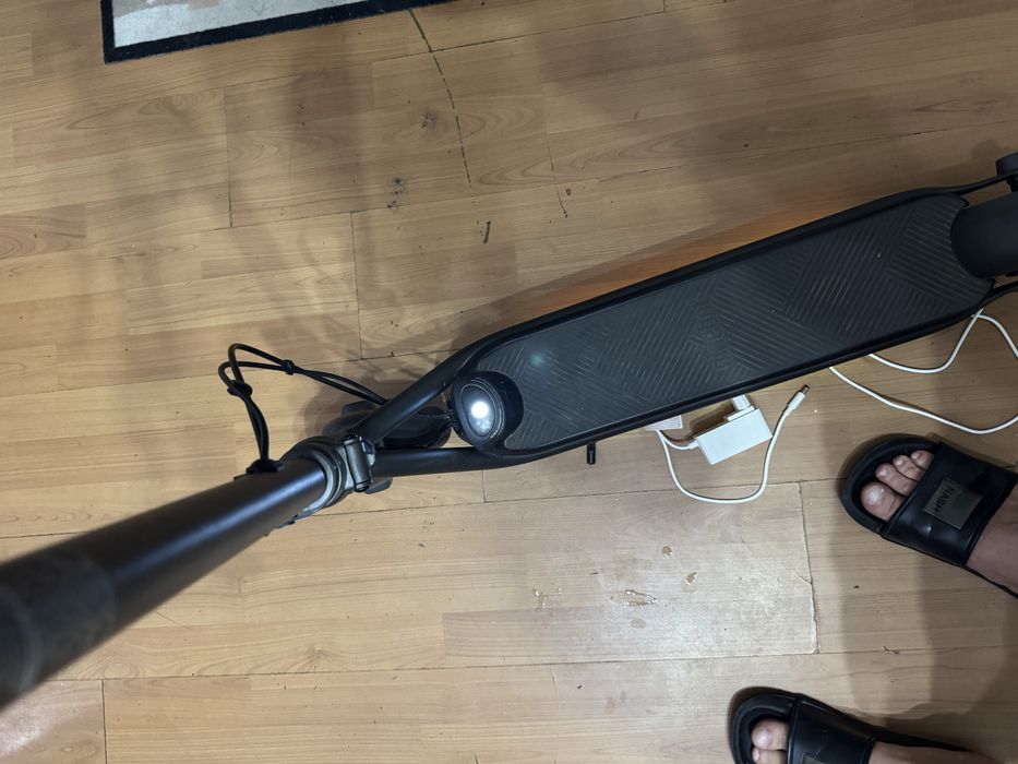 Trotinetă electrică Segway Ninebot + Încărcător original - Stare foarte bună