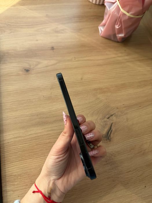 iPhone 15 – 128 GB – Stare foarte bună – 10 luni garanție