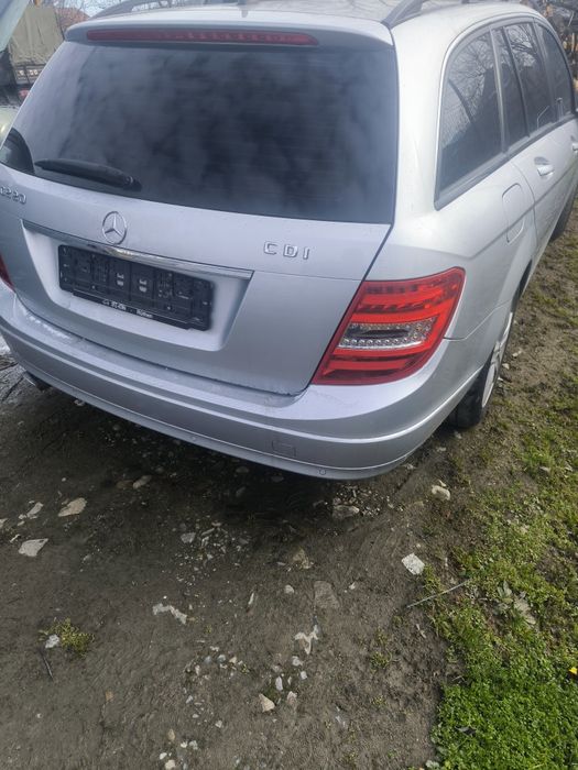 Dezmembrez C220 2011