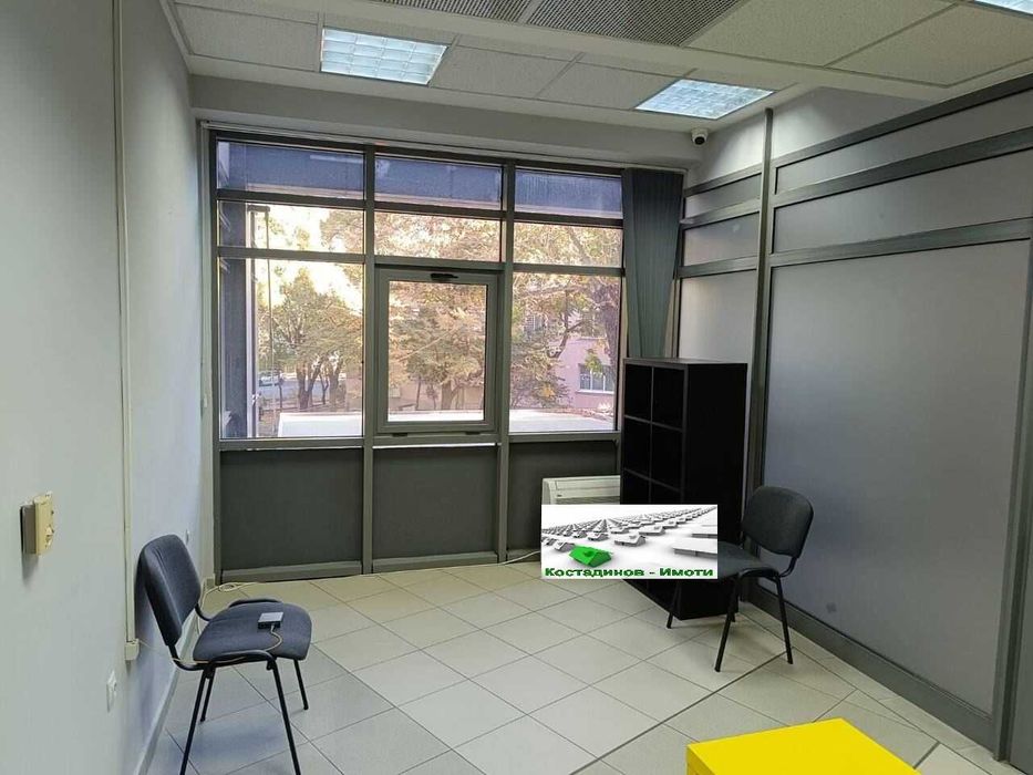 Дава се под наем Офис в Пловдив, Център - 279 кв.м за 1947.69 € - Снимка #9