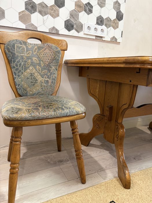 Стол обеденный со стульями