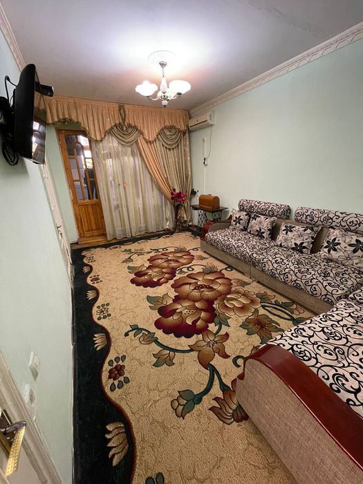 Uy sotiladi 4 kavotli uyni 4 qavati