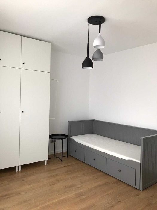 Apartament 3 camere, str Bucuresti, vis-a-vis de blocul Spray
