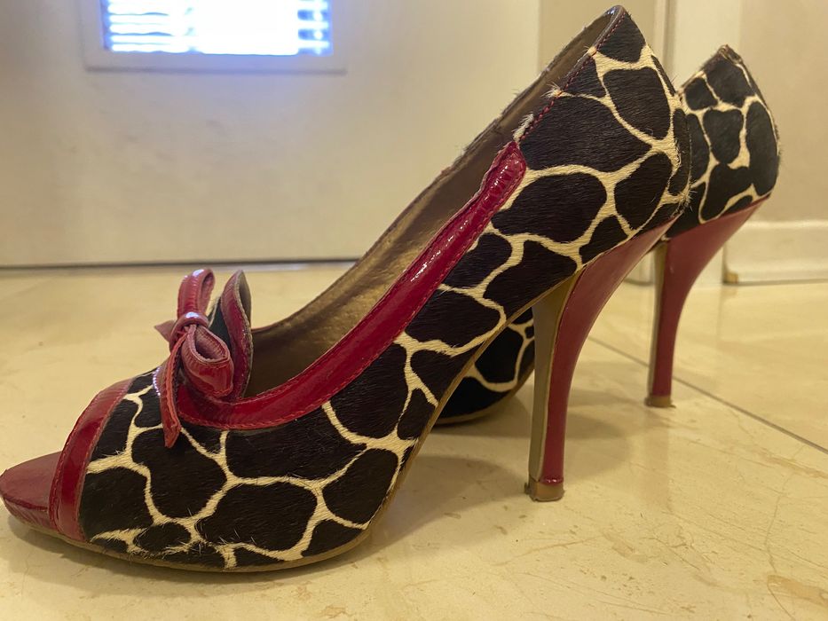 Обувки на ток от естествена кожа