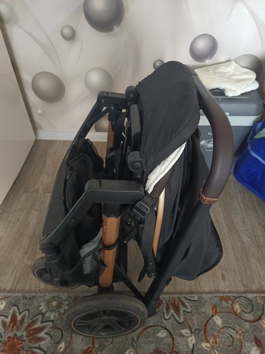 Продам коляску состояние нового