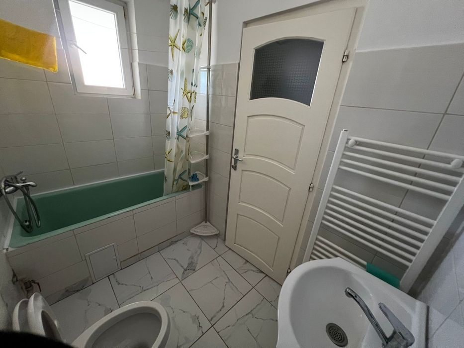 Închiriez apartament