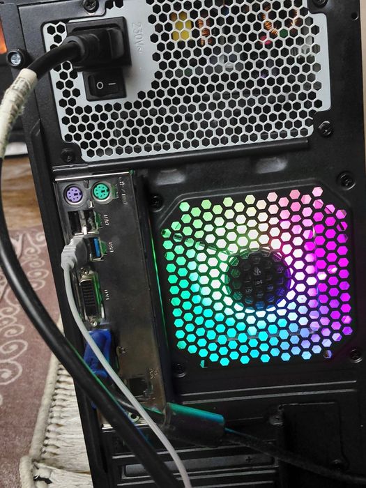 Продавам компютър