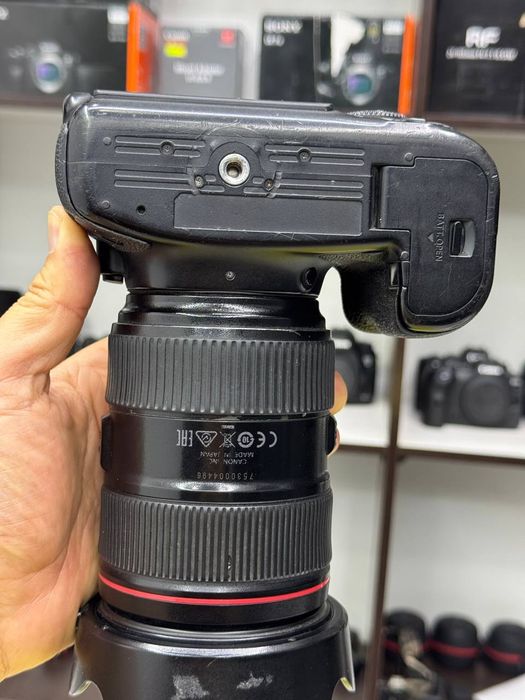 Canon 6D mark 2.   24 ga 105 2 chi pakalina obyektivi bilan birgalikda