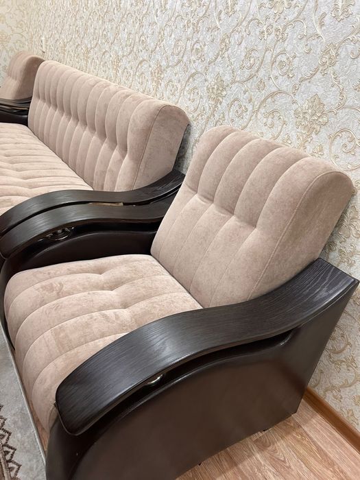 Продам диван с креслами