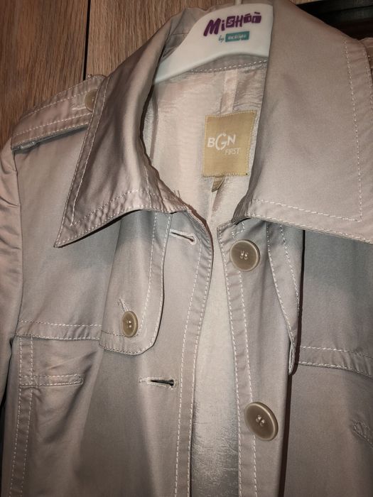 Женская ветровка.