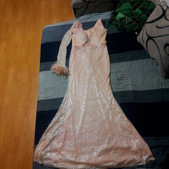 Rochie pt nașa deosebita cu paiete si strasuri