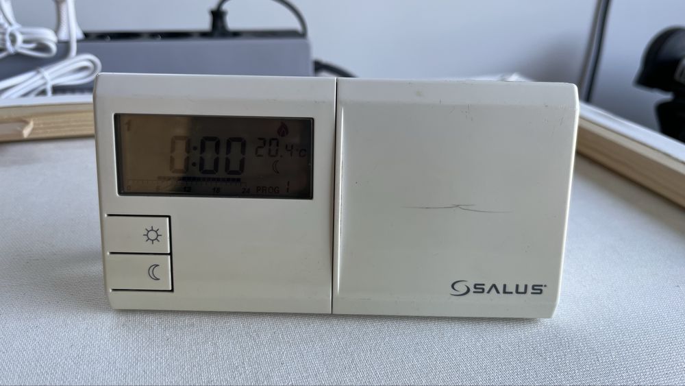 Termostat centrala Salus wireless . Se vinde doar emitatorul