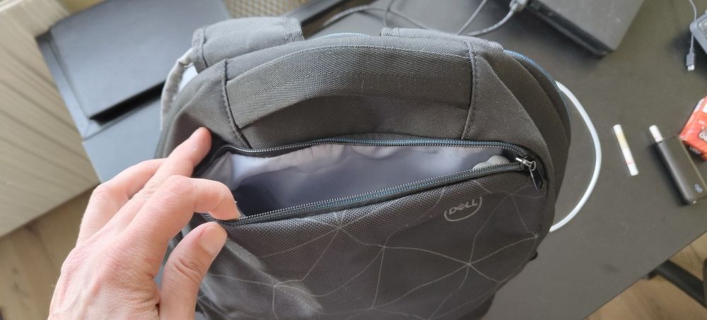 Продавам раница за лаптоп Dell