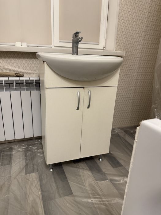 Раковина с тумбочкой