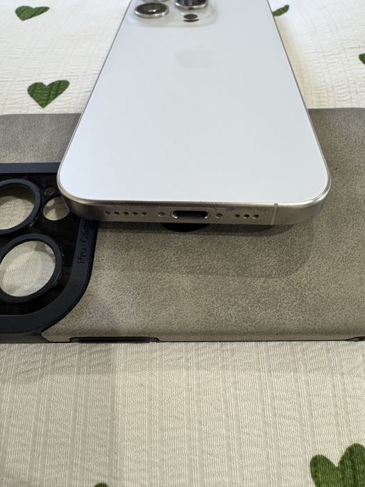 iPhone 15 pro,256 гб