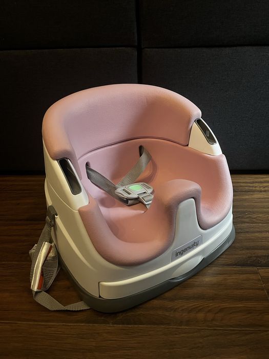 Преносима повдигаща седалка за хранене 2 в 1 Ingenuity цвят божур (розов)