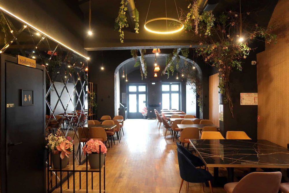 Inchiriez spatiu comercial in Piata Unirii nr 5, Oradea