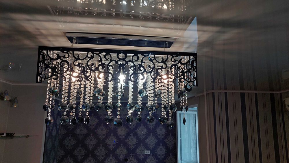 Продам люстры и плафоны