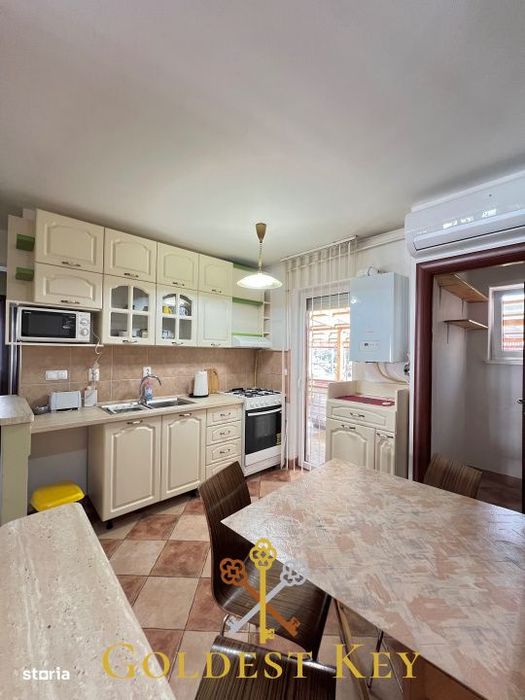 In centrul orasului! Apartament cu 4 camere si 2 terase! 80 mp utili