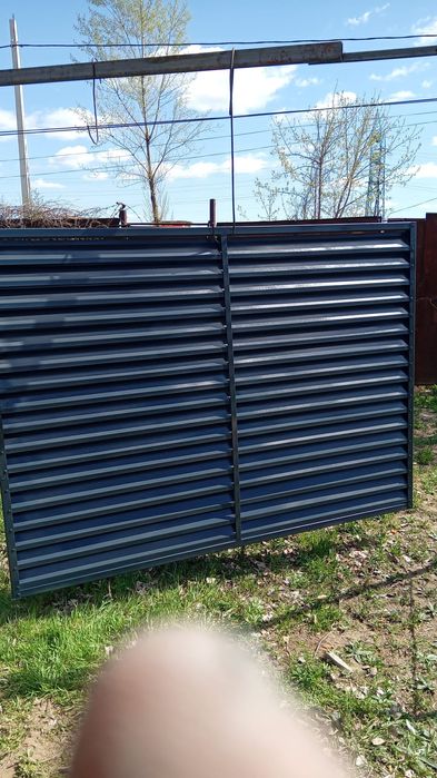 Vând gard jaluzat la supra ofertă mai multe detalii la numărul de tele