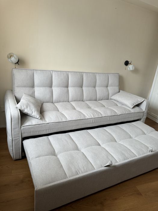 Диван белый светлый