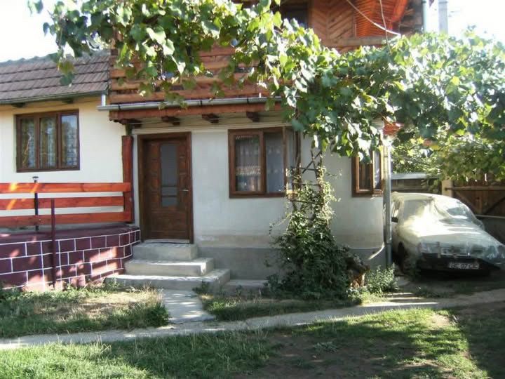 Vând casă în Asău