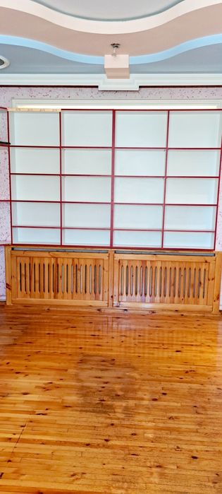 Стеллажи и витрины для магазина