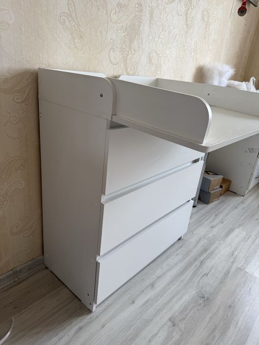 Продам комод с пелетальным столиком