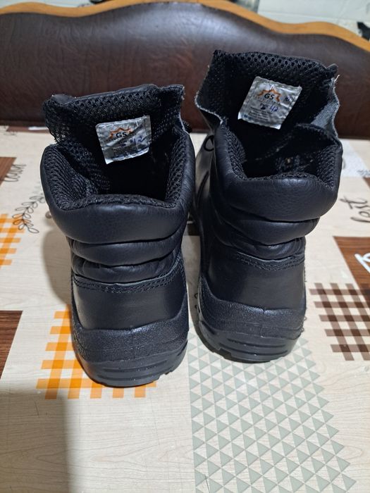Продаются рабочие ботинки