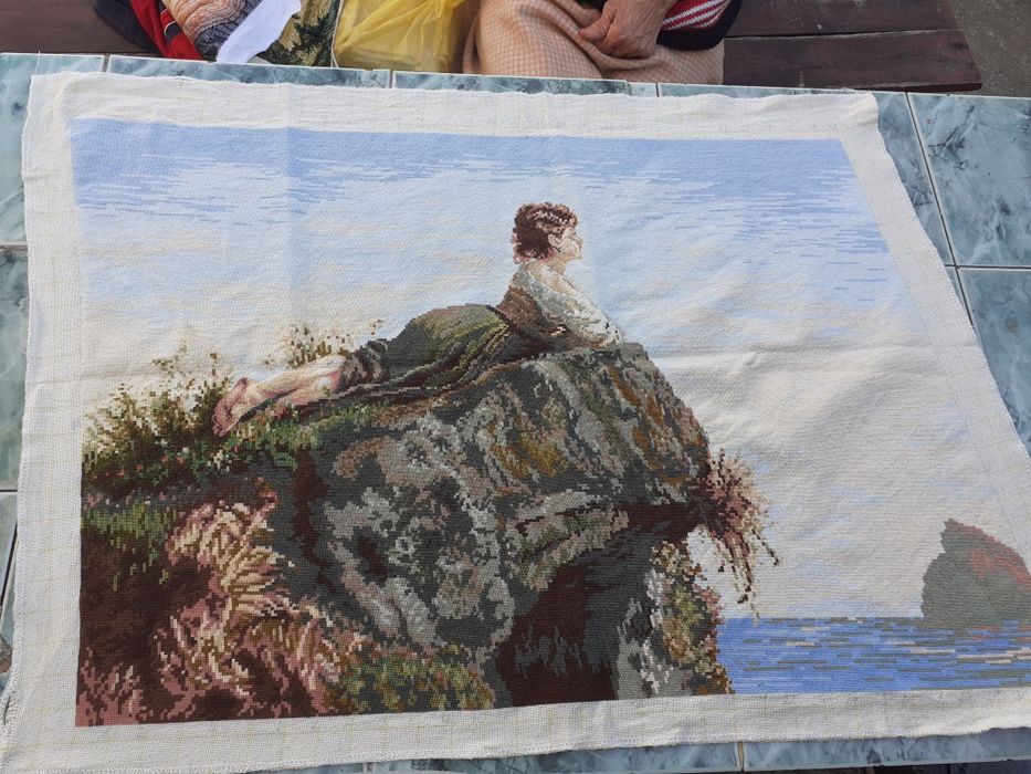 Гоблен момичето на скалата