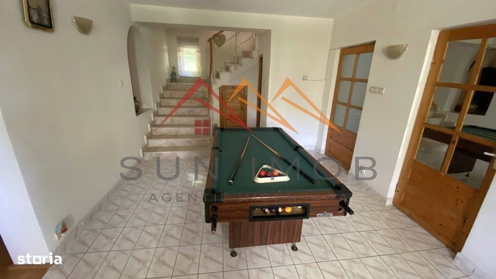 Vila de vanzare, teren 3100 mp, 7 camere, 6 grupuri sanitare, 3 CT, an