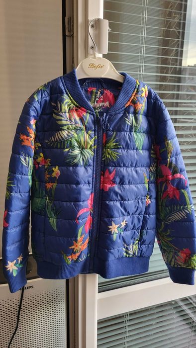 Продавам детски елеци и якета