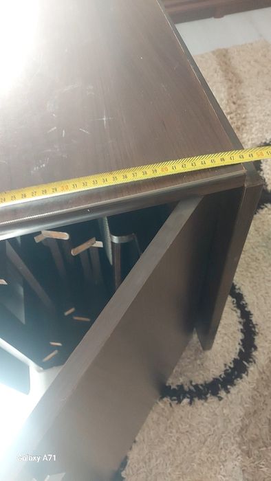 Masa mare, de 8 persoane, pliabilă.