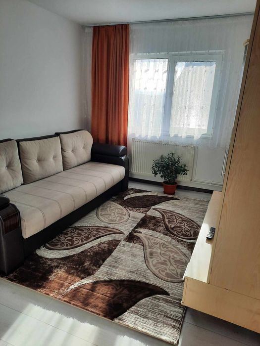 Inchiriez apartament 4 camere zona centrala