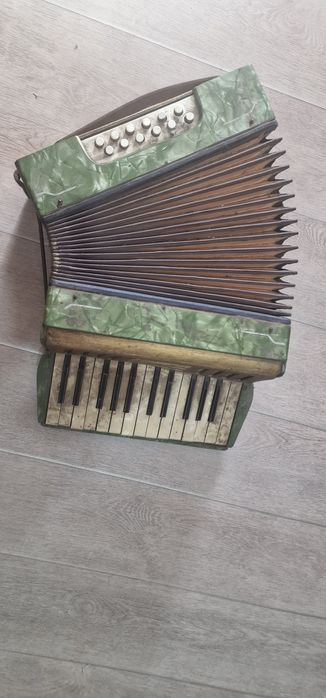 Продам ретро баян