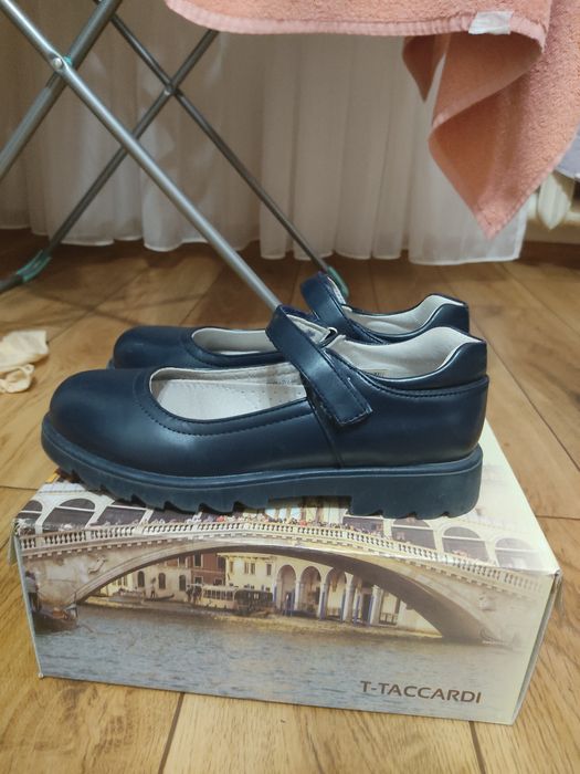 Продам две обуви