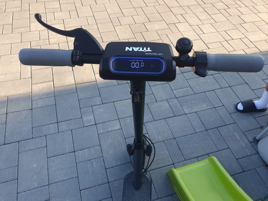 Vând trotineta electrica MYRIA Titan